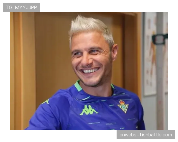 特写：老将华金替补登场，创造西甲最年长出场球员新纪录。