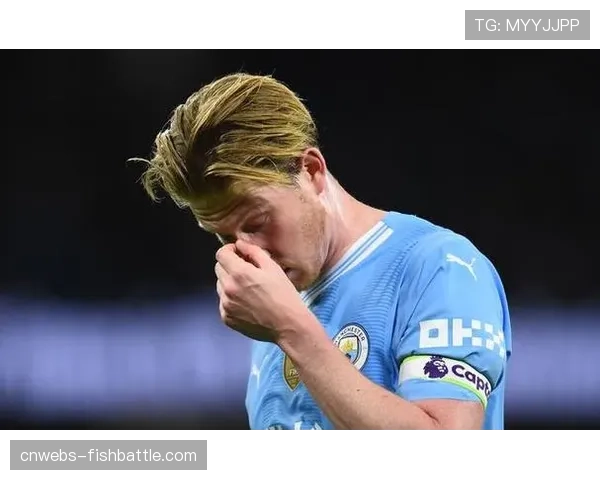 失利后,伯恩利球员瘫坐在草坪上面露沮丧 失利后,伯恩利球员瘫坐在草坪上面露沮丧